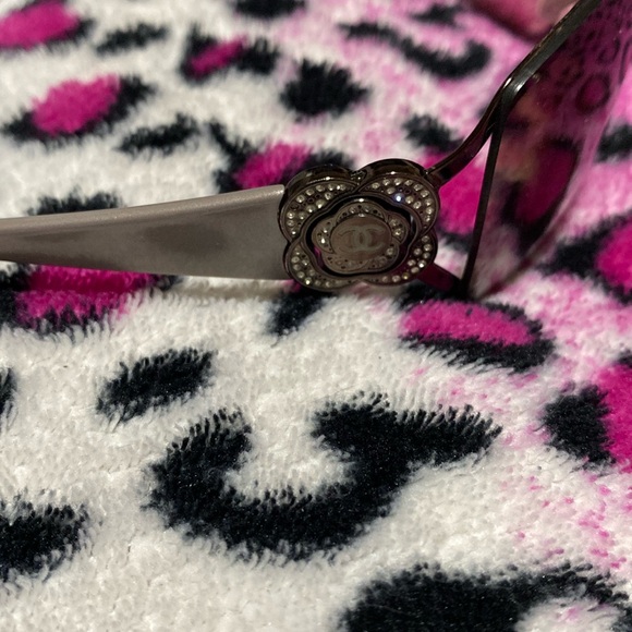CHANEL SUNGLASSES - Picture 1 of 5